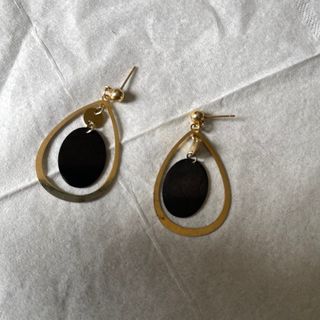 گوشواره فلزی و سنگ