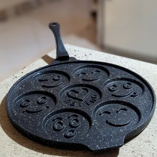 تابه پنکیک چدنی ایموجی