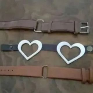 سه دستبند چرم