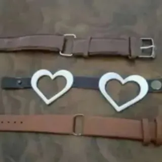سه دستبند چرم
