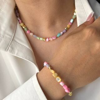 گردنبند و دستبند سنگ رنگی