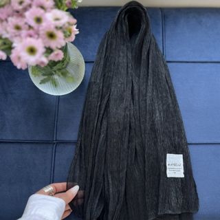 شال مشکی مینیمال پلیسه