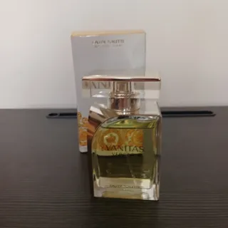 عطر وانیتاز ورساچه