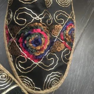 کفش عروسکی